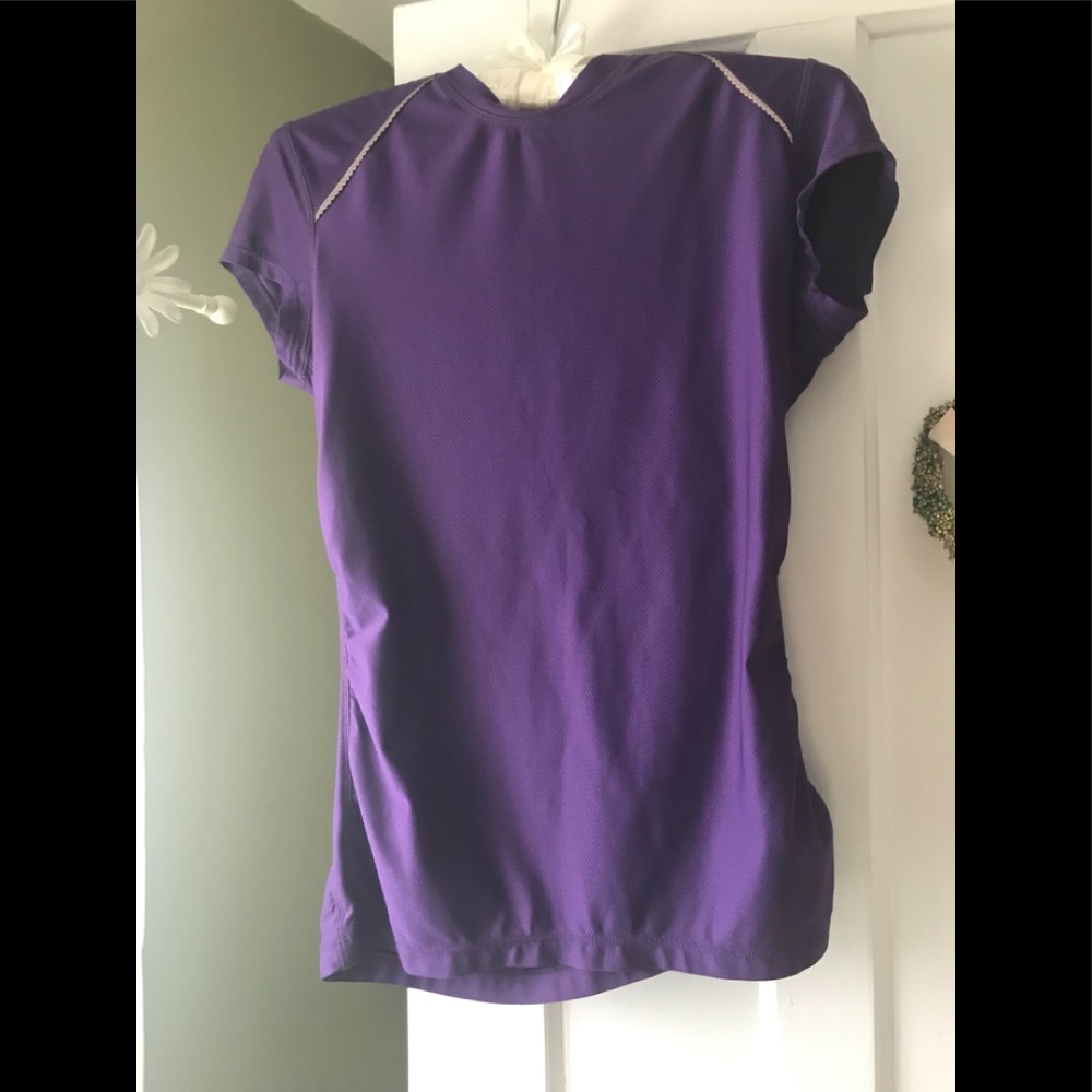 Women’s athletic top
